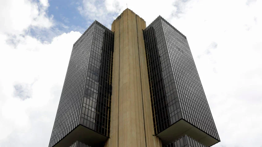 Relator apresenta novo parecer sobre autonomia do Banco Central 2026