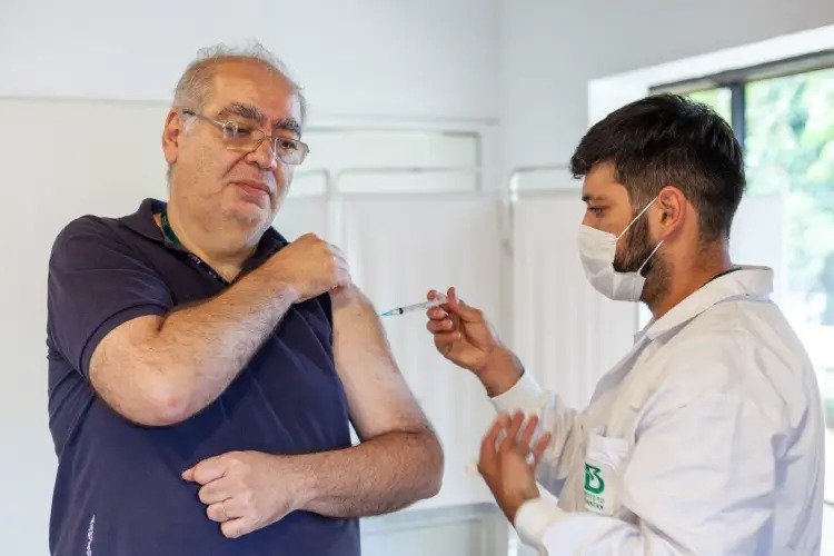 Cuidados essenciais para idosos no inverno: saúde e proteção